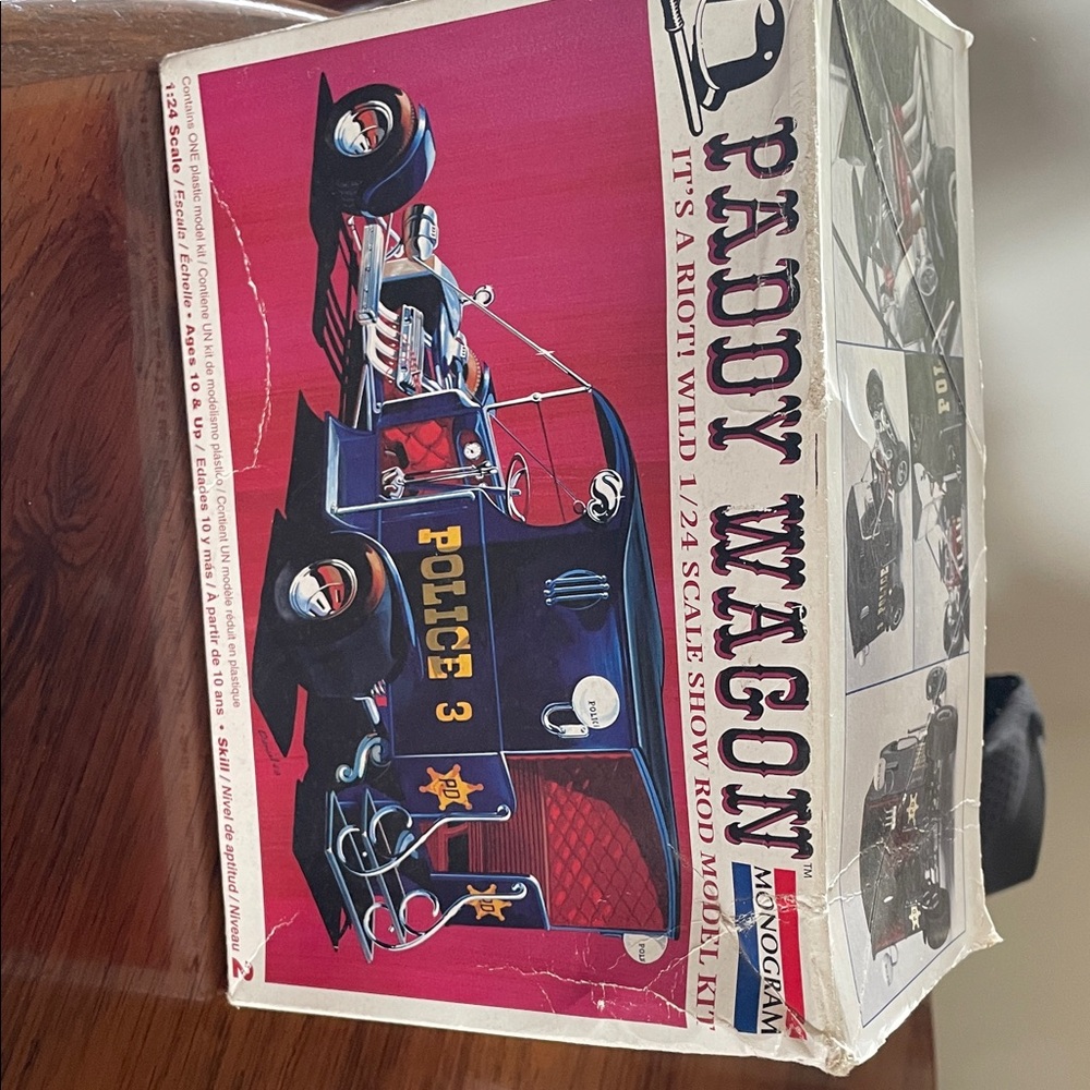 Paddy Wagon Police Model Kit - Black and Red